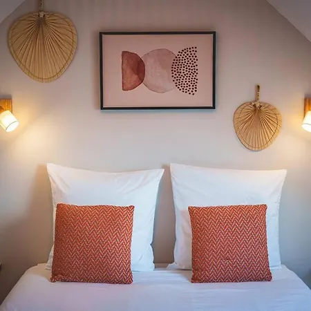 The House Of Celeste Сомюр